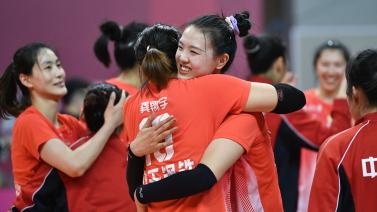 完成英格兰成年代表队首秀，夸安萨获赠纪念帽